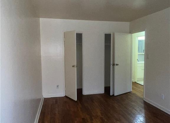 2 beds, 1 bath, 1,200 sqft, $2,400