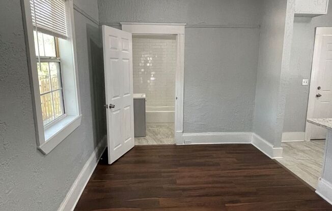 3 beds, 1 bath, $1,044