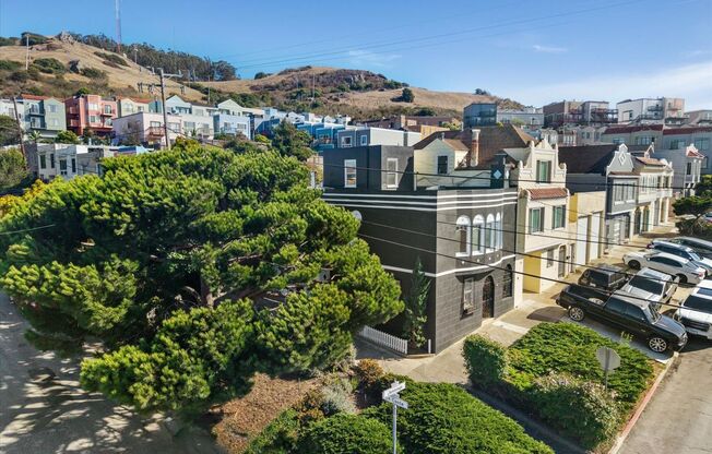 Bayview Heights Gem!