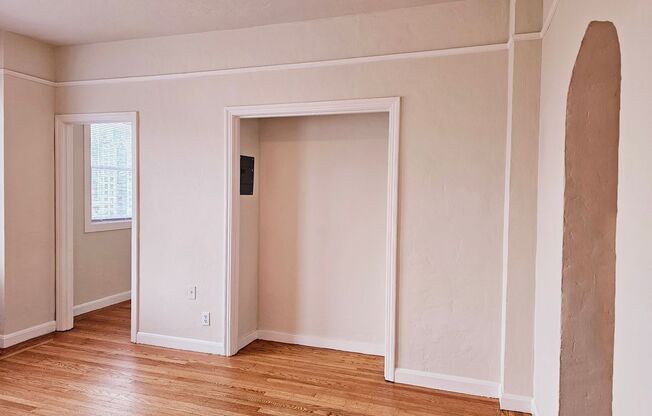 Studio, 1 bath, 450 sqft, $2,400, Unit 504