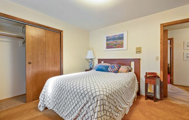 3 beds, 2 baths, $1,995, Unit Unit 1 - Upstairs