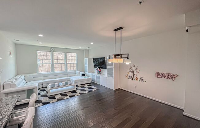 Stunning and Spacious 3 Bed, 2.5 Bath End-Unit Brick Townhome  Desired Discovery Square