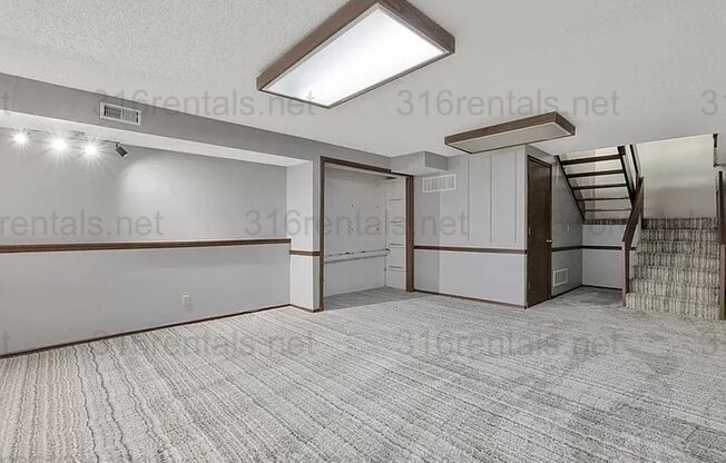 $1545 - 2 bed 2 bath - Duplex located in Riverside