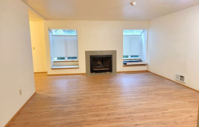 Sammamish Waterway 1 Bedroom + Den 1 BA Condo $1800.00