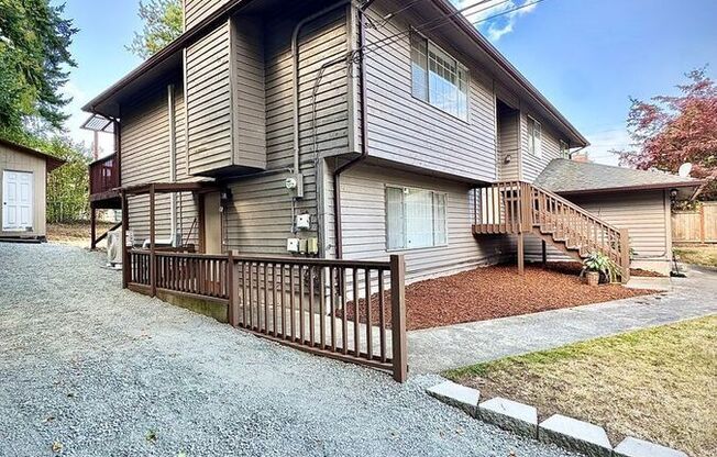 1213 NE 102 ST