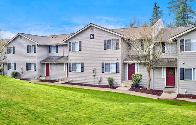 Building exterior area with lawn at Arterra Apartments, Kent, Washington