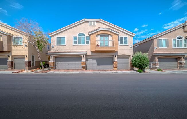 MOVE-IN READY FANTASTIC UPPER LEVEL 2-BEDROOM TOWNHOME!