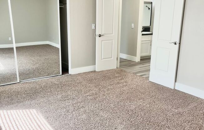 2 beds, 1 bath, 896 sqft, $1,995, Unit 102