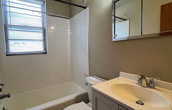 Studio, 1 bath, 254 sqft, $860, Unit 9