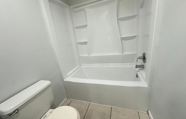 2 beds, 1 bath, 1,100 sqft, $1,245, Unit 1710-B