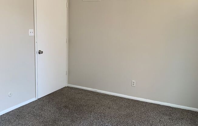 2 beds, 1 bath, 764 sqft, $875, Unit 15B