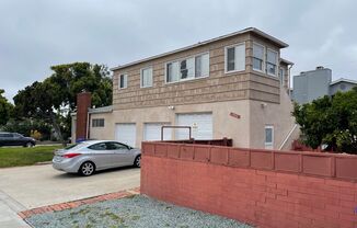 Pacific Beach / Large 1-Bedroom! Private Patio, Hardwood Floors, Parking & Pet Friendly!