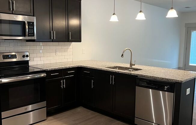 2 beds, 2 baths, 940 sqft, $2,900, Unit Heritage East- Unit 101
