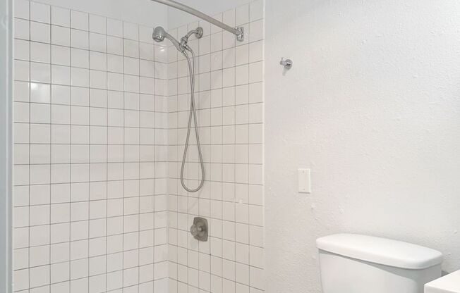 1 bed, 1 bath, 636 sqft, $1,525, Unit 327