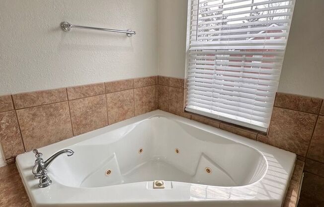 2 beds, 2.5 baths, 1,165 sqft, $1,705, Unit #  907