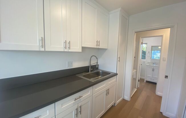 1 bed, 1 bath, 550 sqft, $1,870, Unit D