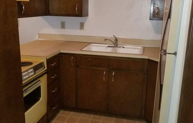 2090 Roosevelt Blvd. Pine Ridge Apartments