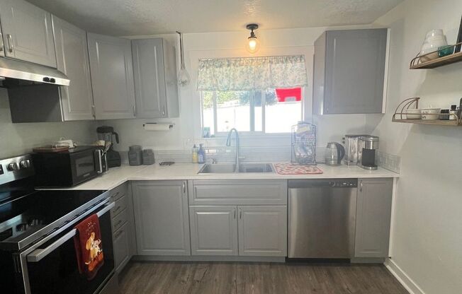 3 beds, 1 bath, $2,395