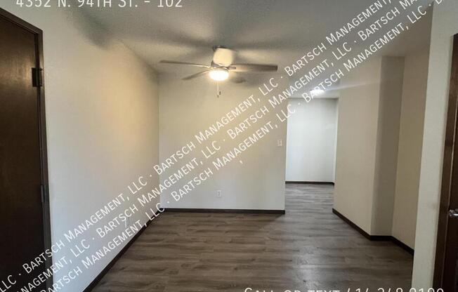 4352 N 94 ST