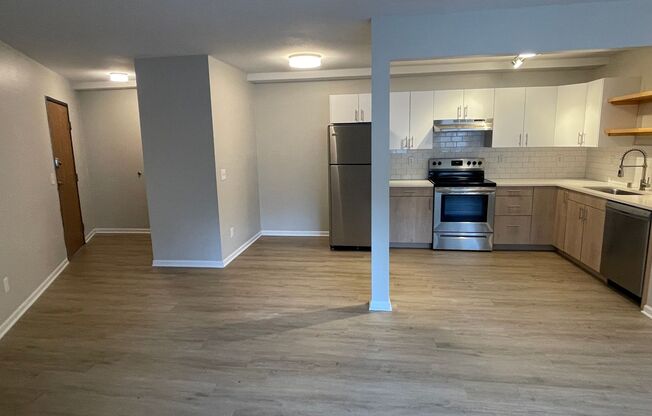 2 beds, 1 bath, $1,299, Unit #4