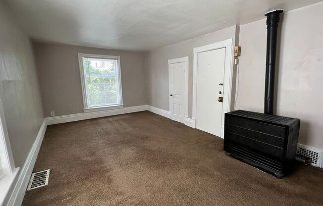 306 Hollister SE