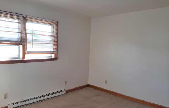 2 beds, 1 bath, 903 sqft, $1,240, Unit M-2