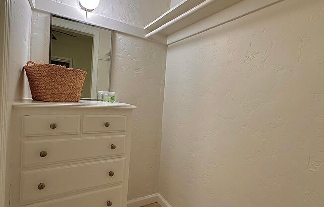 Studio, 1 bath, 350 sqft, $1,195, Unit 202