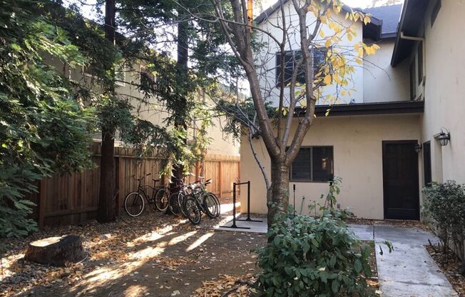 3 beds, 2.5 baths, $3,700, Unit 301