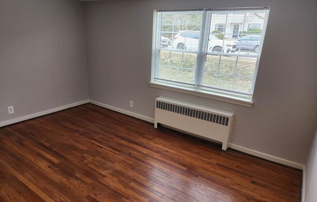2 beds, 1 bath, 897 sqft, $2,335, Unit B-07