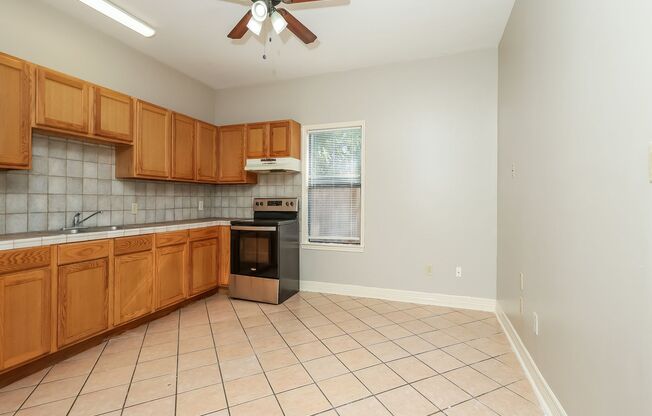 3 beds, 2 baths, $1,400, Unit Unit 2 - Back House