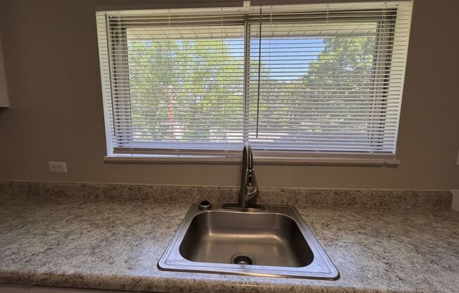 2 beds, 1 bath, 800 sqft, $899, Unit 106