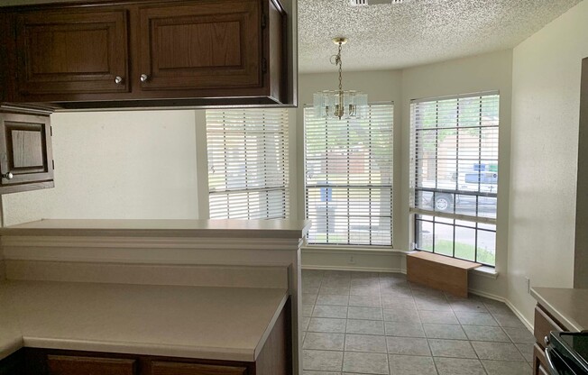 Ready for Move In! A wonderful all brick 1 Story 3 Bedroom 2 Bath in Lincoln Park - West SA