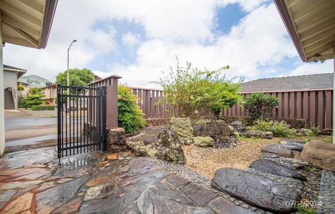 5BD 3BA 2CAR GARAGE House in AIEA