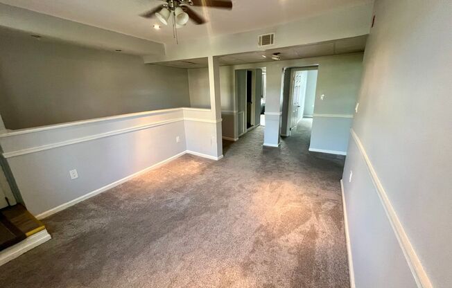 3 beds, 1 bath, $1,600, Unit 3rd Floor