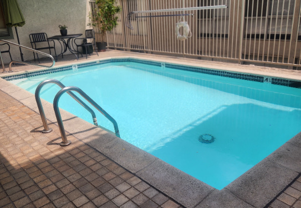 1140 ALTA LOMA RD