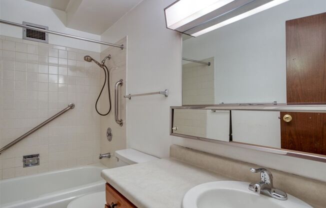 2 beds, 2 baths, $1,750, Unit Unit 210