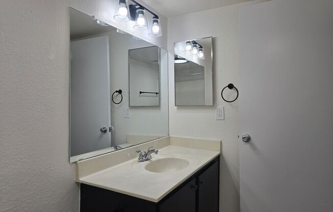 1 bed, 1 bath, 700 sqft, $1,150, Unit 101