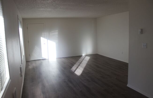 2 beds, 1 bath, 832 sqft, $1,650, Unit .