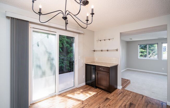 Charming 2bed/2bath Condo in Prime Kirkland Location!
