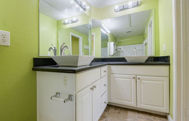 3 beds, 2 baths, $1,750