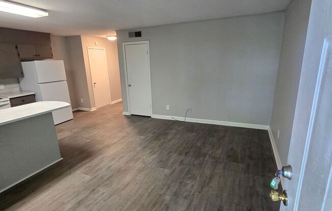 1 bed, 1 bath, $900, Unit 3728- Unit 2