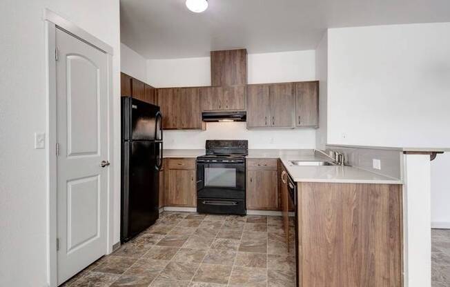 Modern Kitchen | Tualatin Oregon Apartments | River Ridge