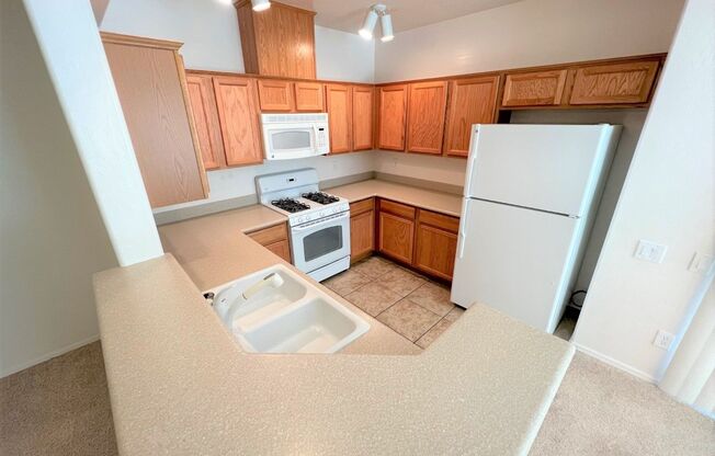 3 beds, 2 baths, $1,590, Unit # 2142