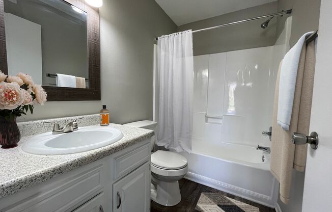 1 bed, 1 bath, 650 sqft, $995, Unit Holly Berry-4