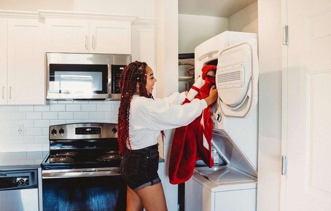 Kitchen and Washer/Dryer