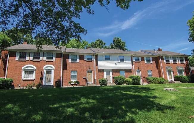 Live next to public transit at Coach House Apartments, Kansas City, Missouri