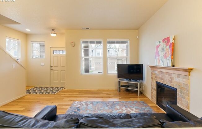 3 beds, 2.5 baths, $2,495