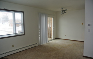 2 beds, 1 bath, $625, Unit A