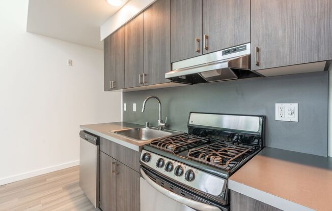 1 bed, 1 bath, 650 sqft, $1,949, Unit 705
