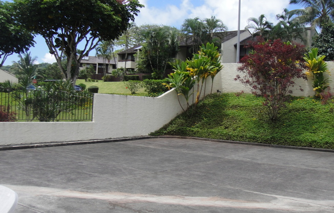 Updated 2-story TH with front yard & back lanai